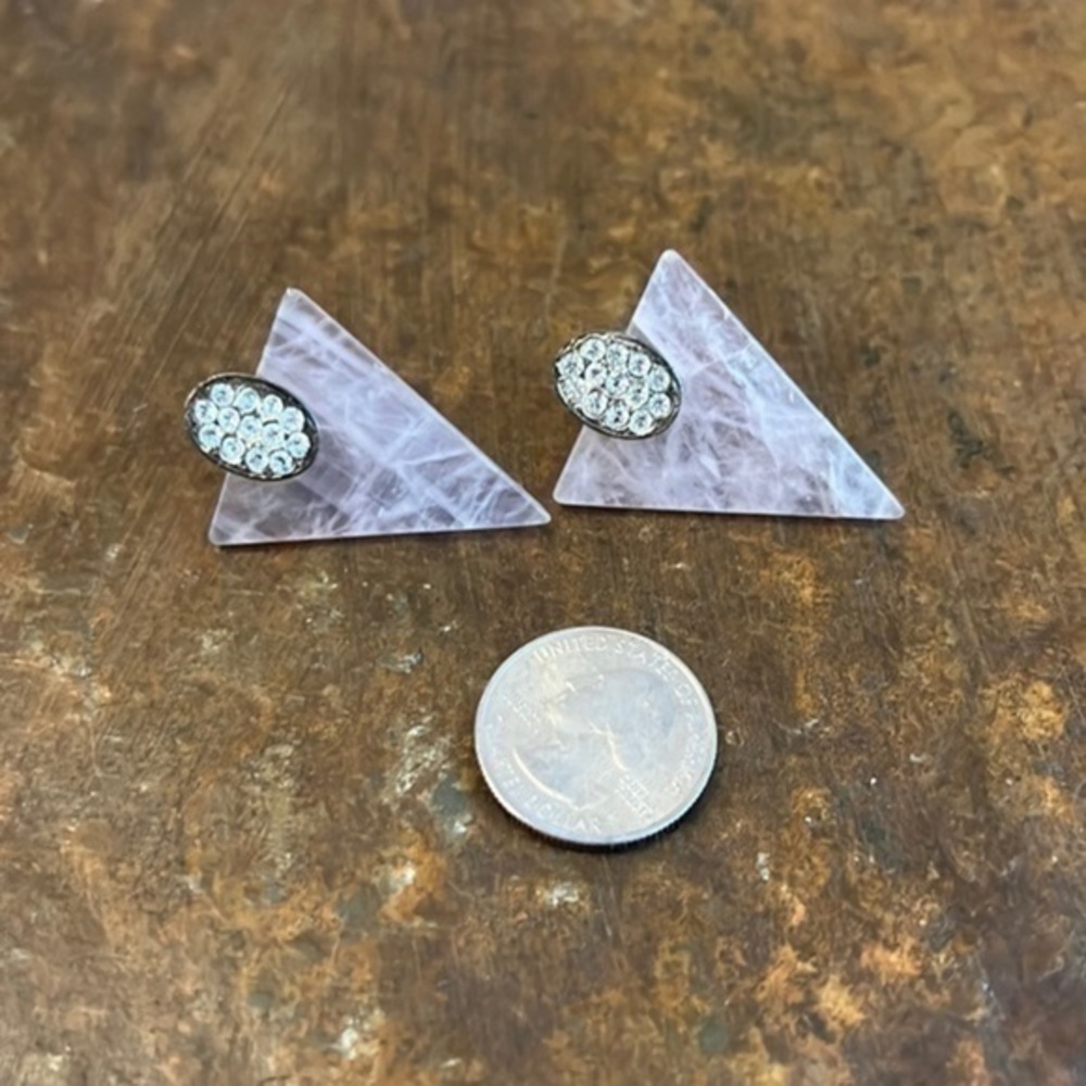 ๐ Earrings. Totally 80s. Vintage rose quartz earrings in art deco style.